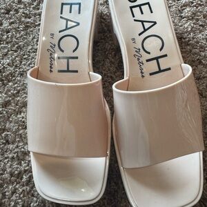 Peach by Melissa Women's Tan Slide Sandals